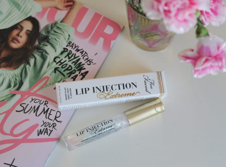 Wie kannst du die Lippen ohne Schönheitsoperation vergrößern? Probiere das Serum Lip Injection Extreme Too Faced aus!