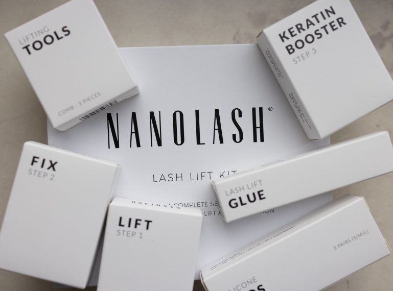 Ich teste ein revolutionäres Set zur Wimpernlaminierung zu Hause Nanolash Lift Kit. Wie bewerte ich es?