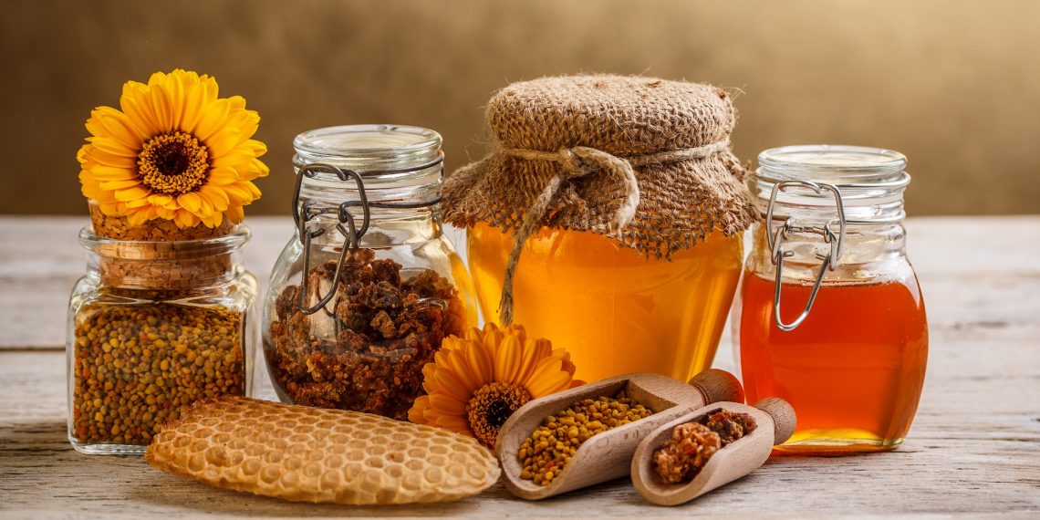 Kosmetikprodukte aus dem Bienenstock! Welche Eigenschaften haben Blütenstaub, Propolis, Wachs oder Bienenmilch?